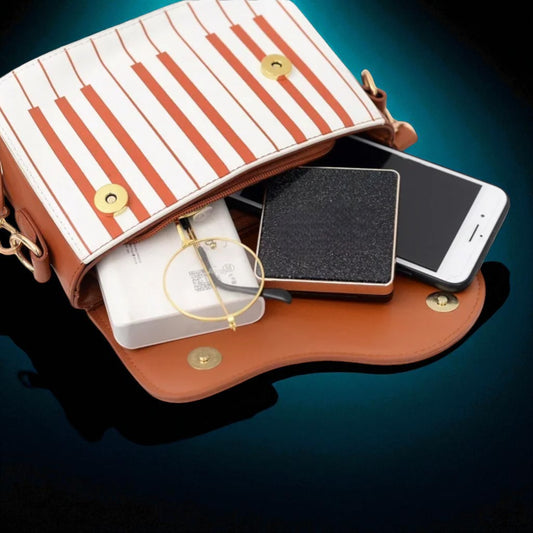 Crescendo Crossbody